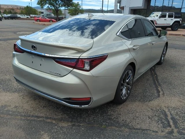 Used 2025 Beige Lexus 300h Luxury image 3