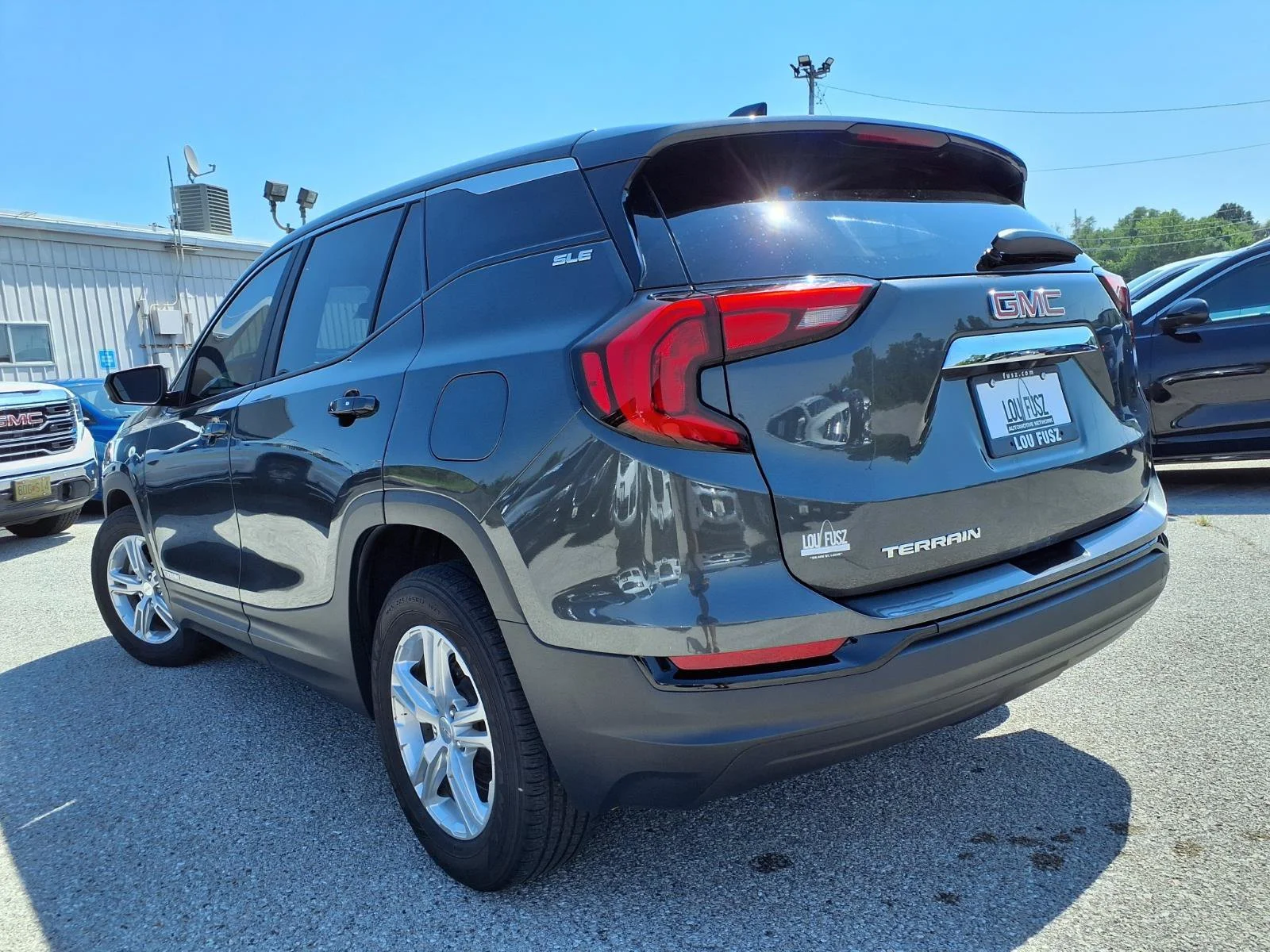 Used 2021 Graphite Gray Metallic GMC SLE image 31