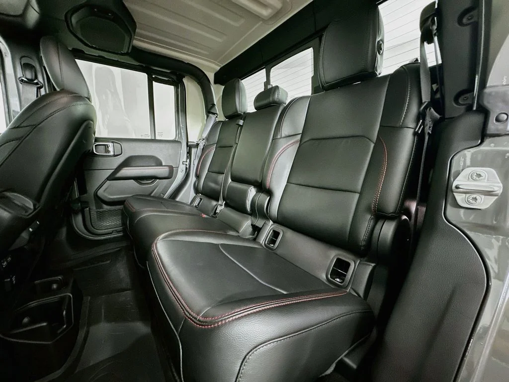 Used 2023 Sting-Gray Clearcoat Jeep Rubicon image 25