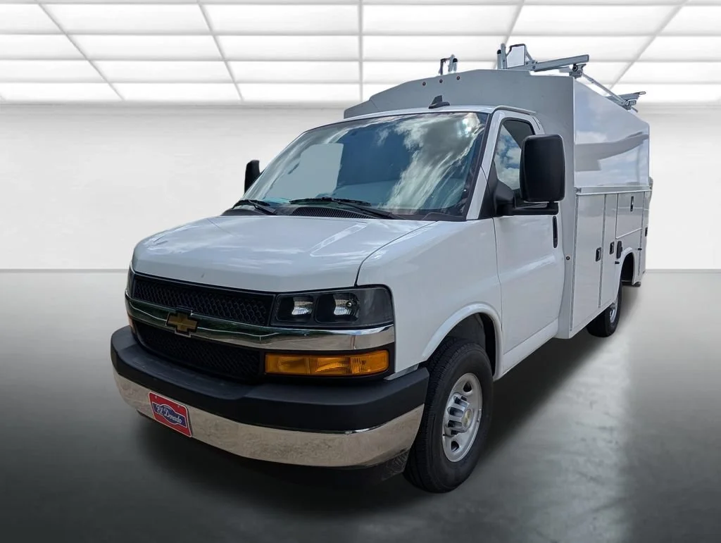 New 2026 Summit White Chevrolet 1WT image 19