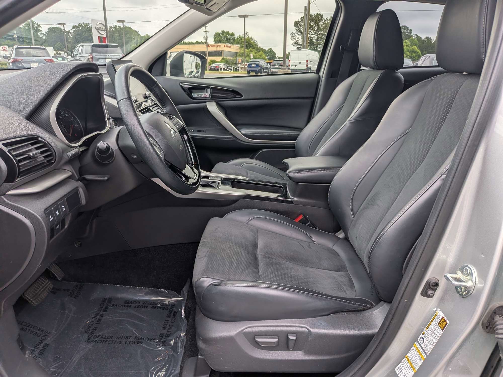 Used 2025 Silver Mitsubishi SE image 18