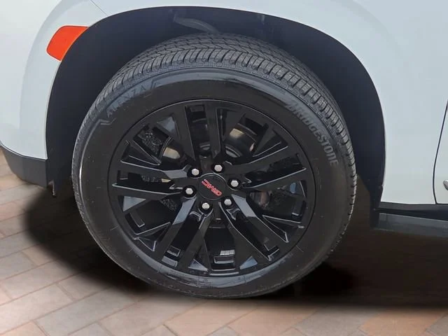 Used 2024 Summit White GMC Denali image 31