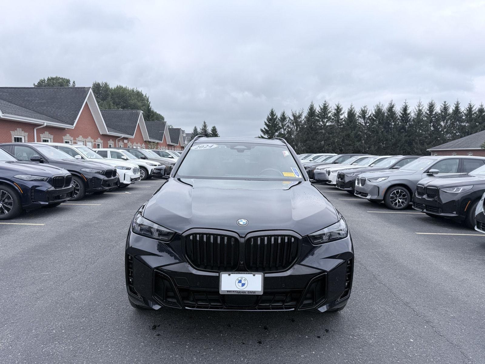 Used 2024 Carbon Black Metallic BMW xDrive40i image 2
