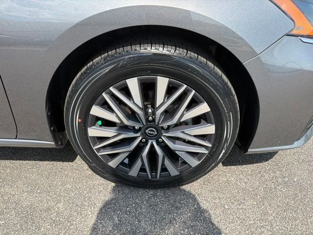 Used 2025 Gray Nissan 2.5 SV image 11