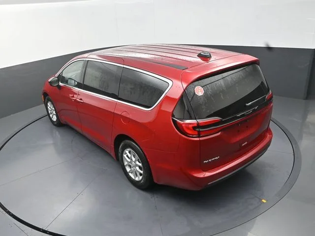 New 2027 Red Hot Pearl-Coat Exterior Paint Chrysler Select image 15
