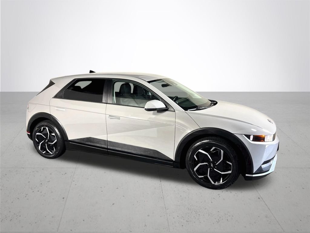 Used 2024 Gray Hyundai SEL image 4