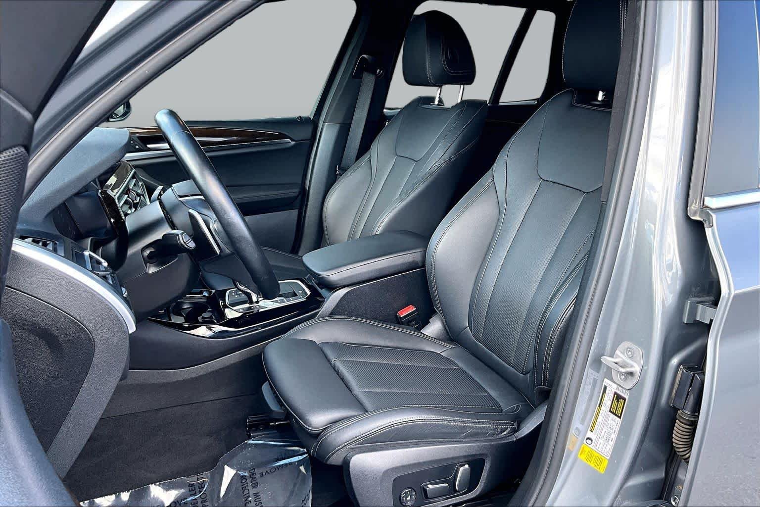 Used 2024 Skyscraper Grey Metallic BMW sDrive30i image 7