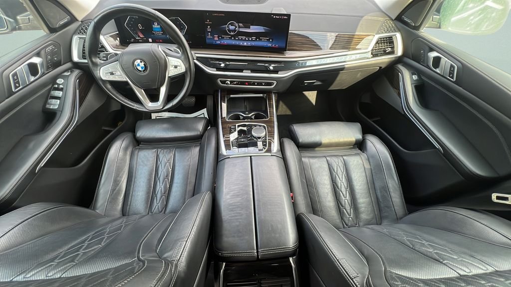 Used 2025 Black BMW xDrive40i image 11