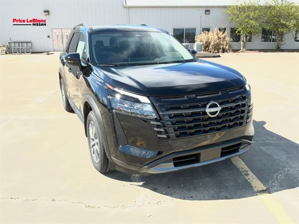 2026 Nissan Pathfinder SL 2WD's photo
