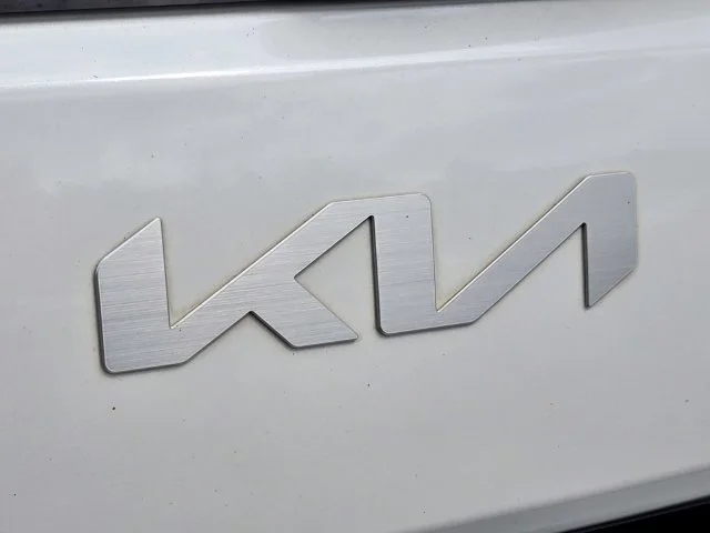 Used 2022 White Kia LX image 17