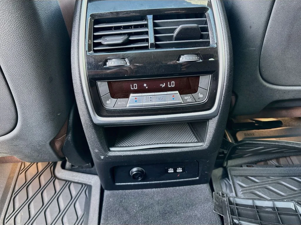 Used 2019 Dark Graphite BMW xDrive40i image 27