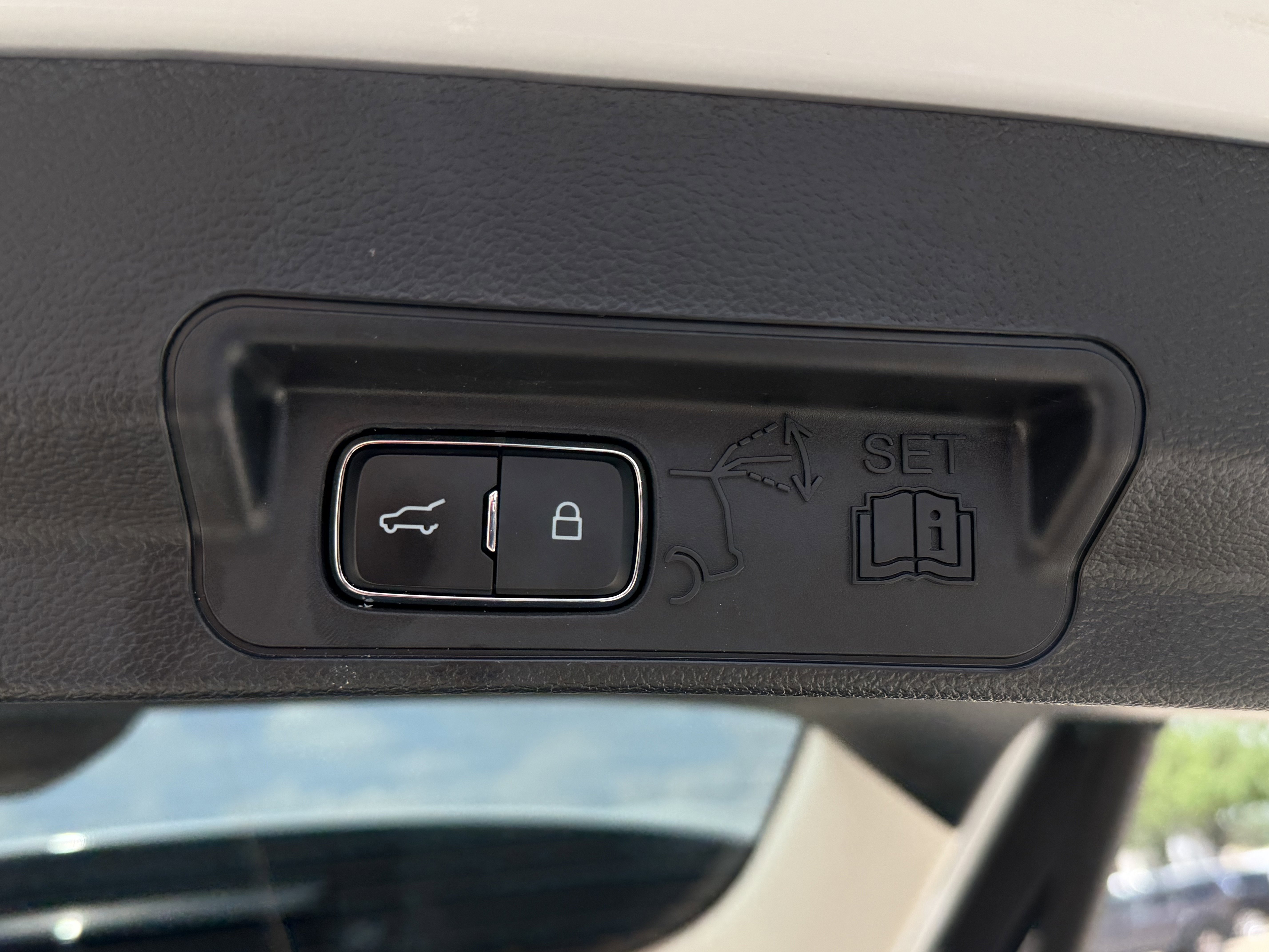 Used 2025 Space White Metallic Ford Active image 9