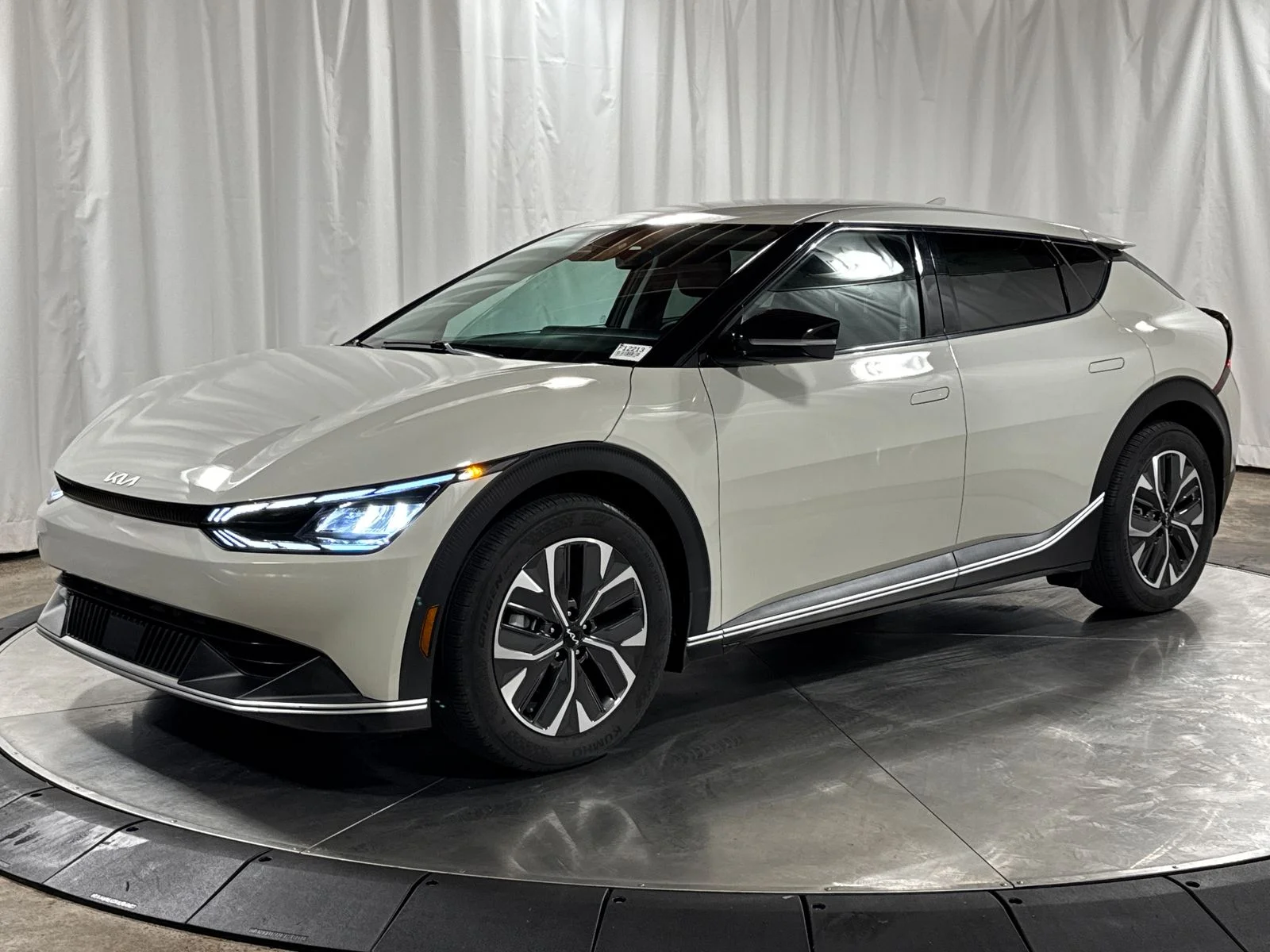 2024 Kia EV6 Light L/R AWD's photo