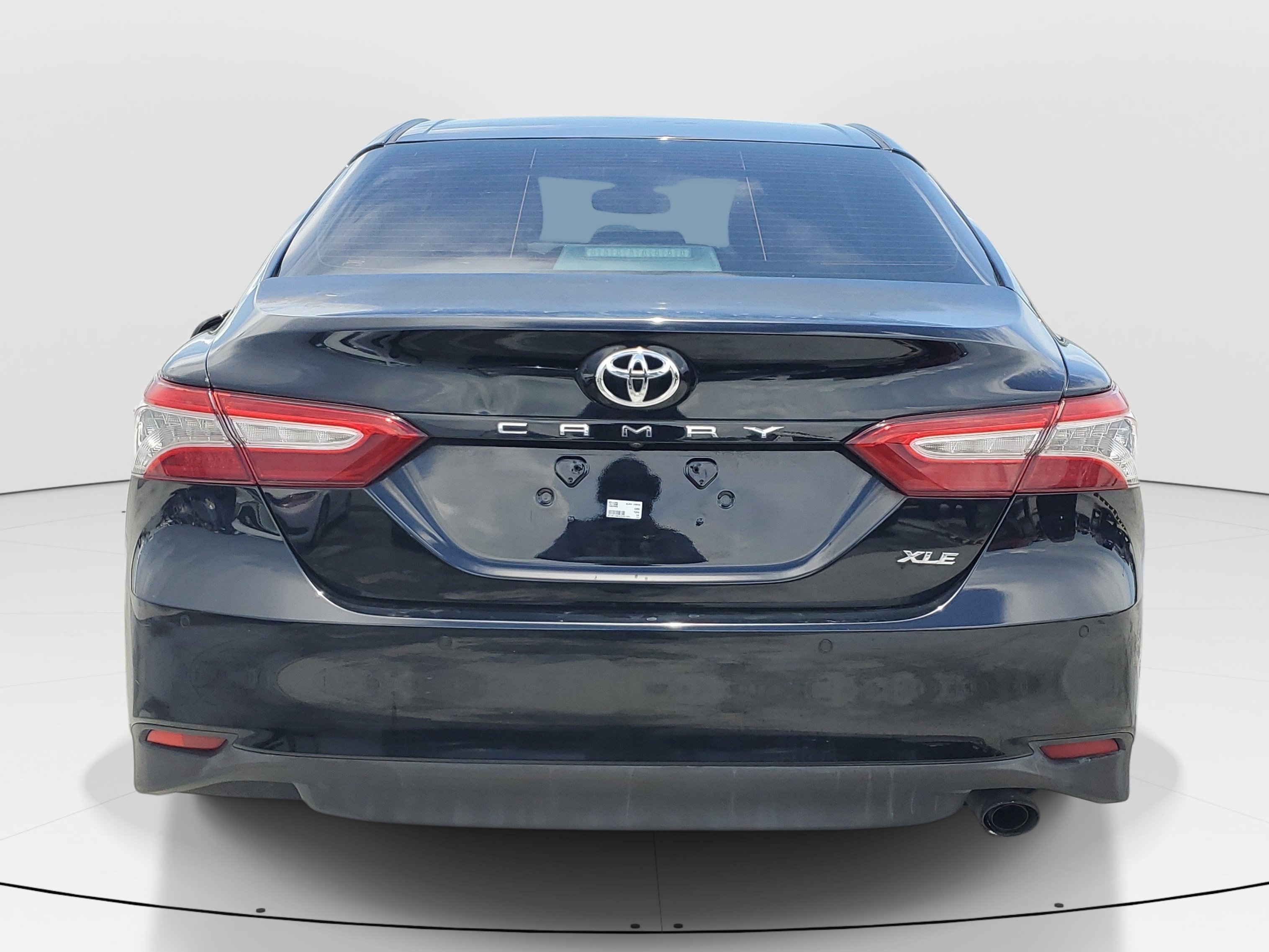 Used 2018 Midnight Black Metallic Toyota XLE image 5