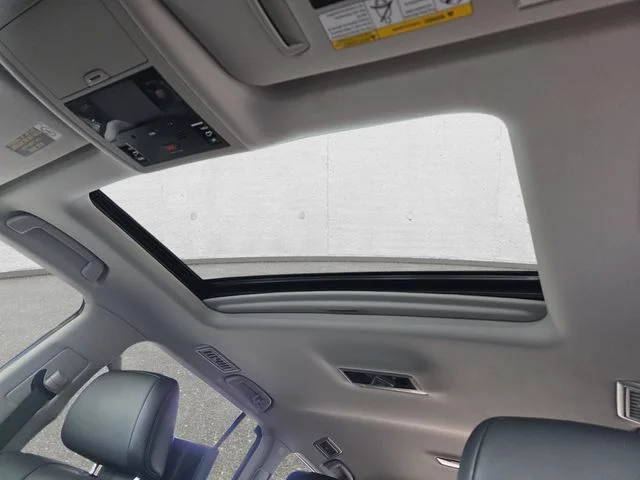 Used 2018 Onyx Black Lexus 570 image 33