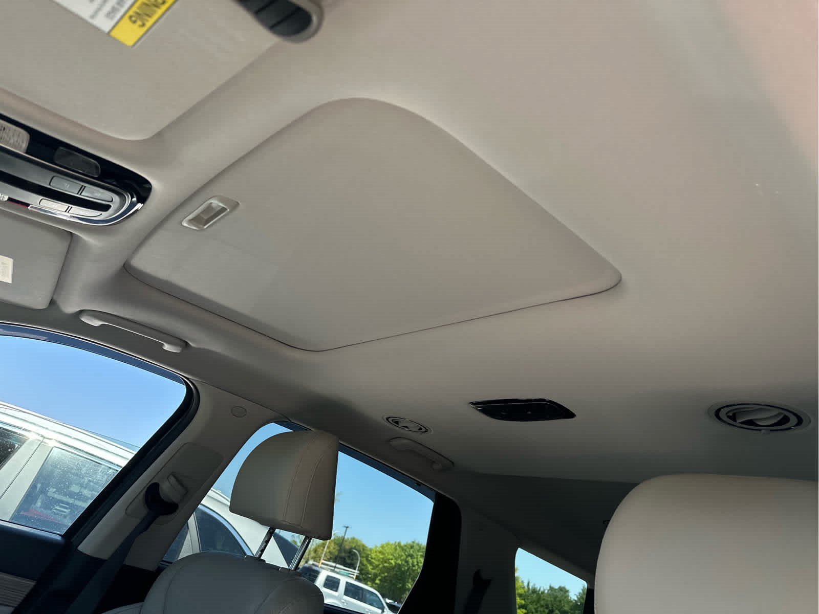 Certified Used 2022 Moonlight Cloud Hyundai SEL image 14