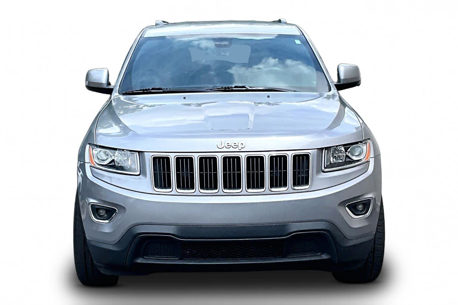 Used 2015 Billet Silver Metallic Clearcoat Jeep Laredo image 4