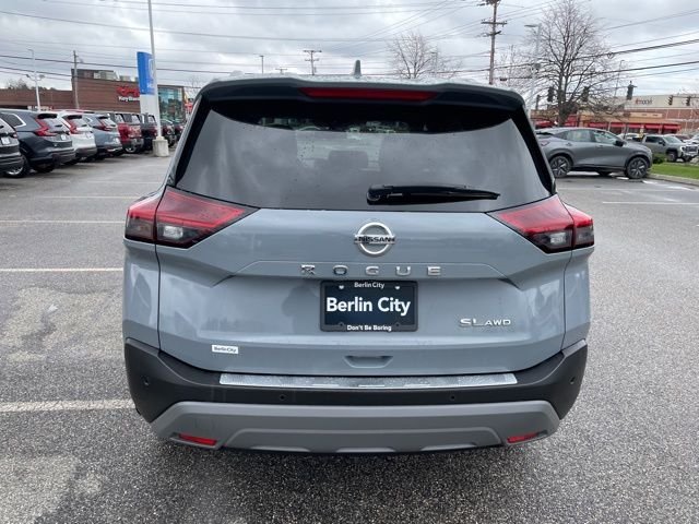 Used 2021 Gray Nissan SL image 6