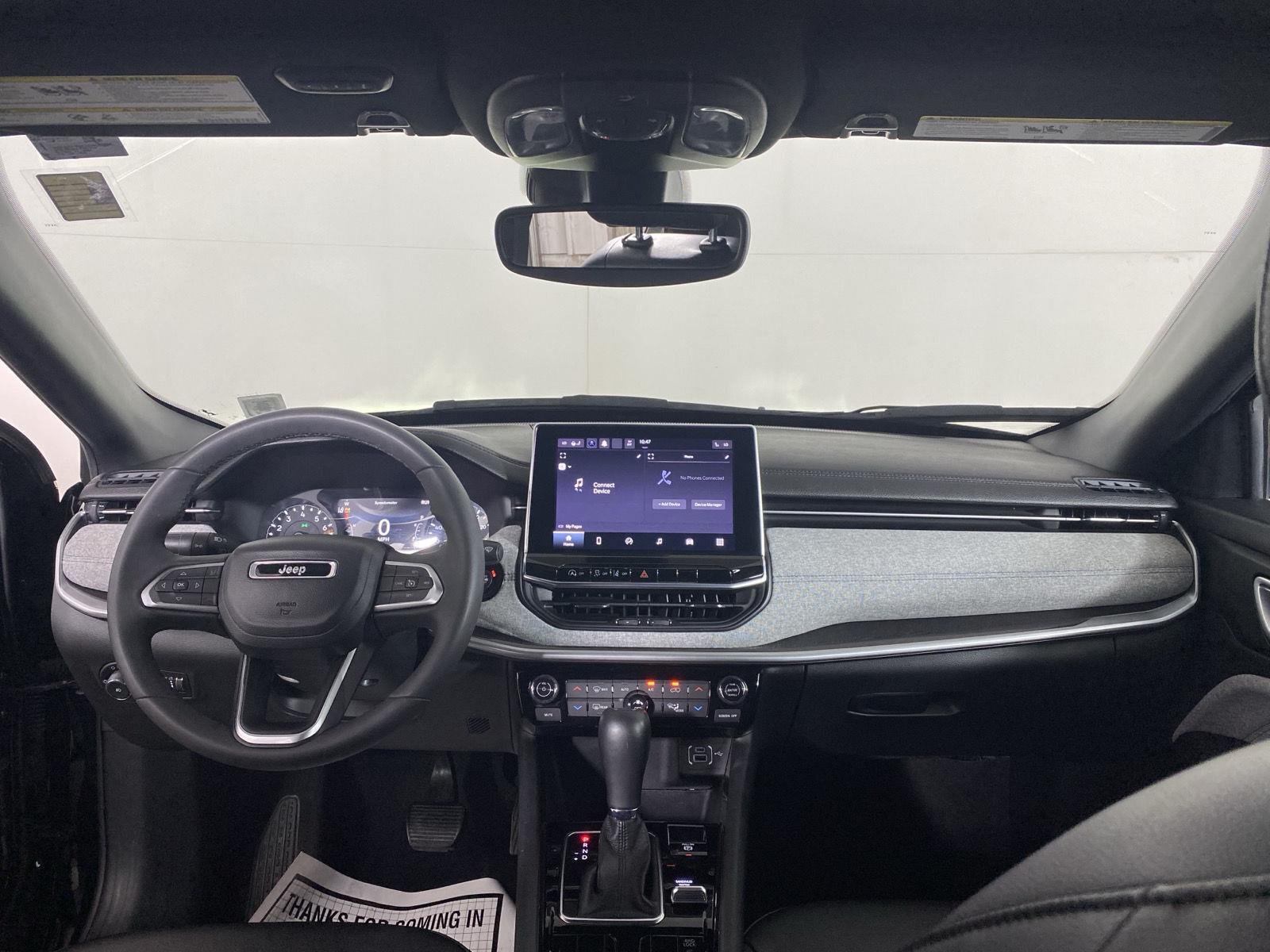 Used 2023 Diamond Black Crystal Pearlcoat Jeep Latitude image 26