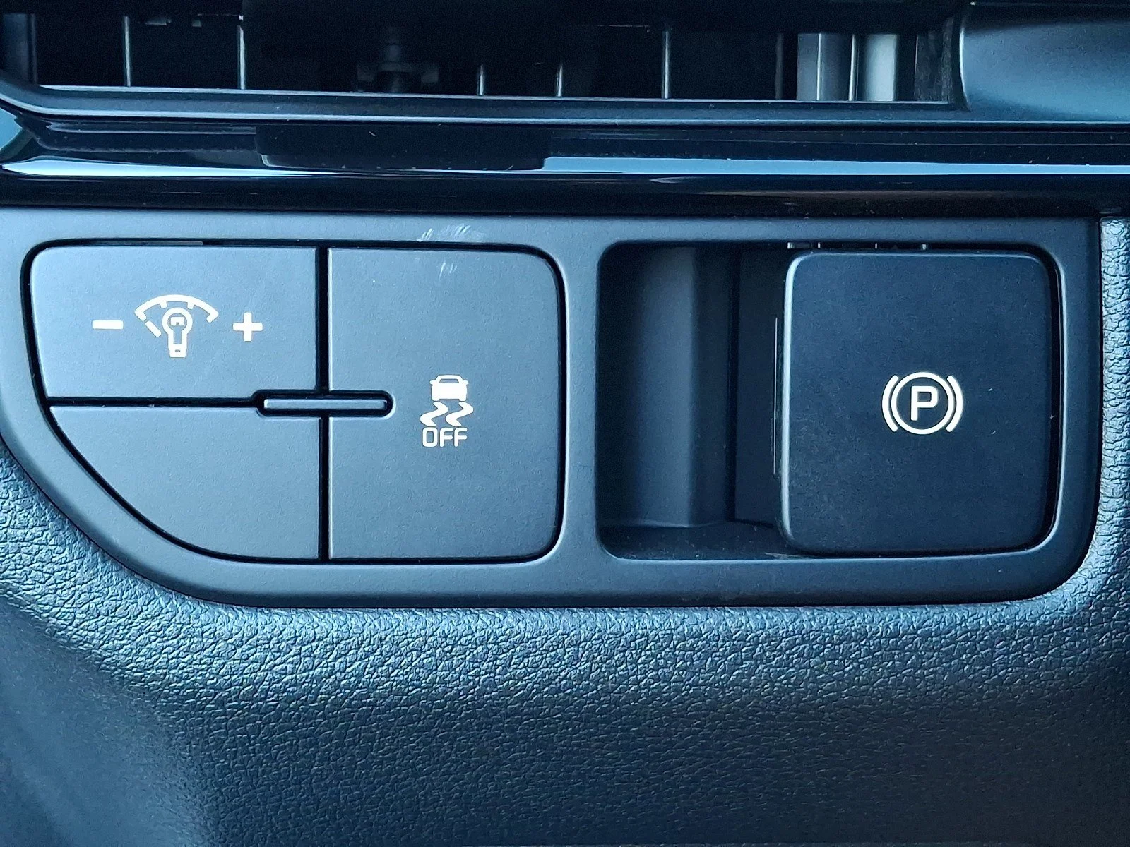 New 2026 Glacial White Pearl Kia LX image 13