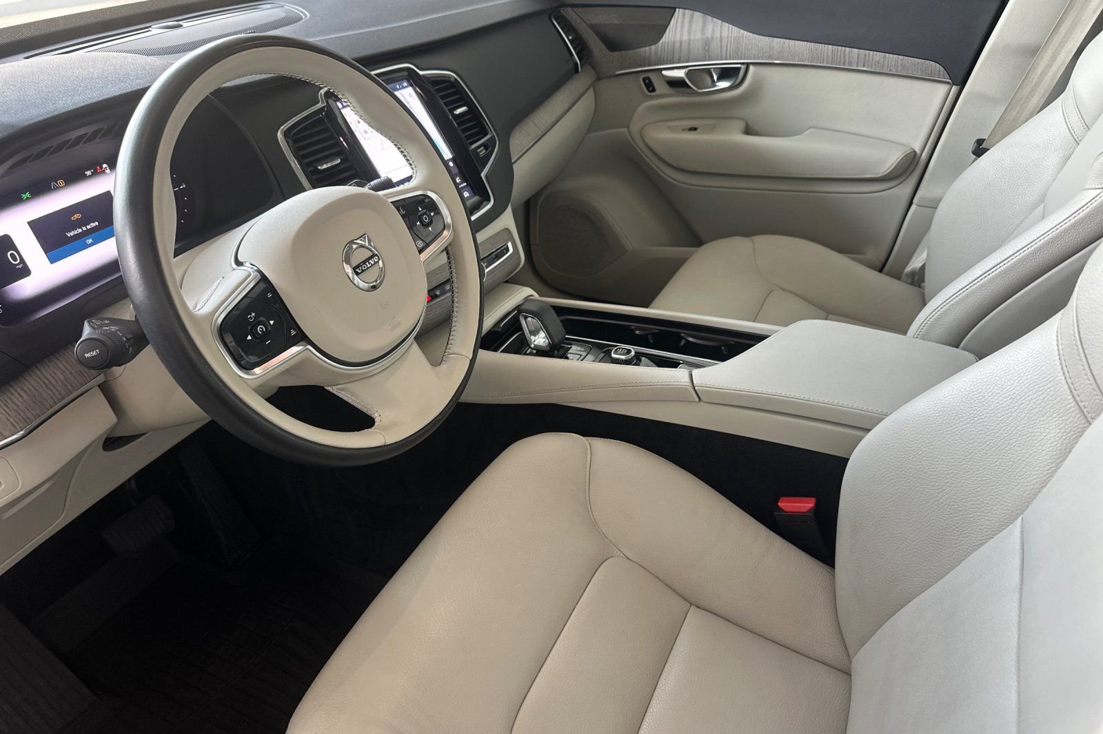 Used 2023  Volvo T8 Plus 6 Passenger image 9