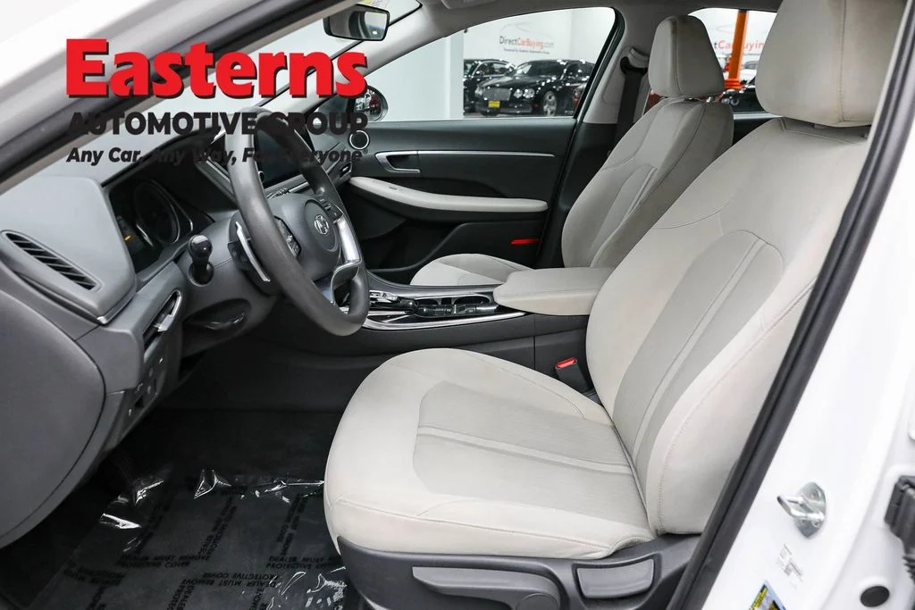 Used 2021 White Hyundai Blue image 13