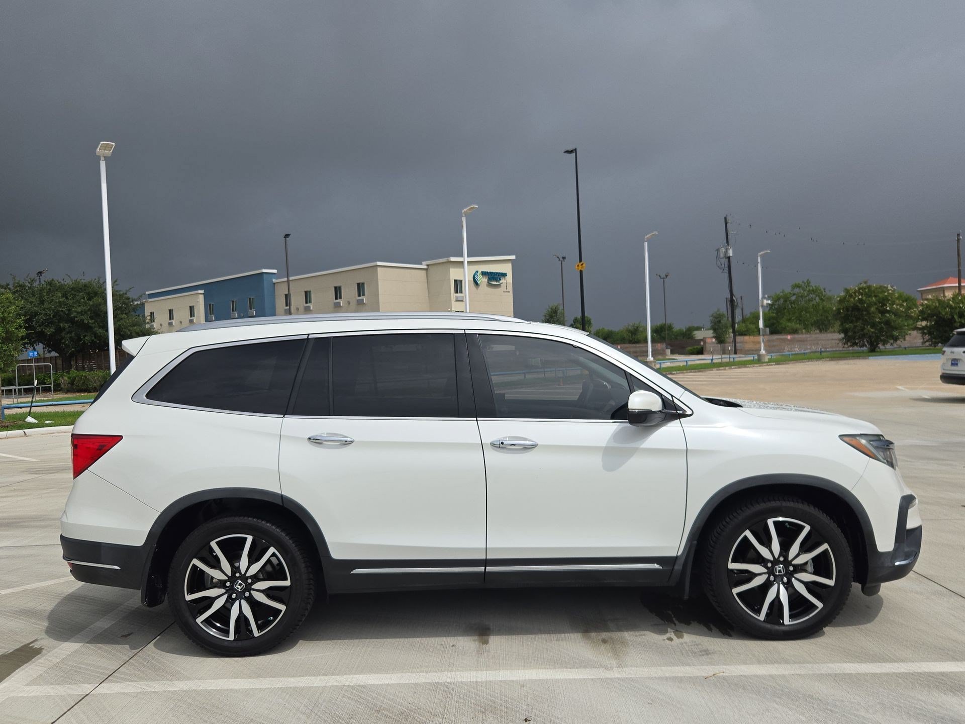 Certified Used 2021 Platinum White Pearl Honda Touring 7-Passenger image 2