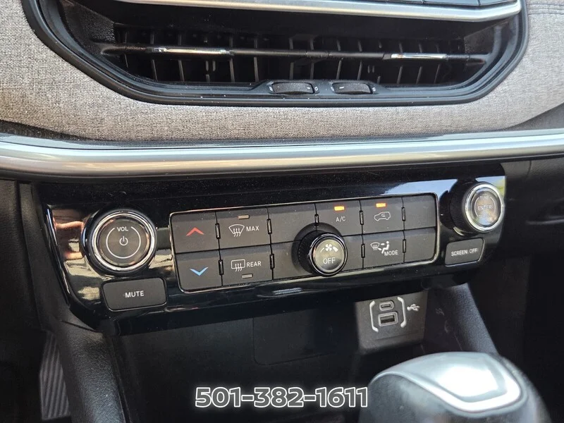 Used 2024 Baltic Gray Metallic Clearcoat JEEP LATITUDE 4X4 image 21
