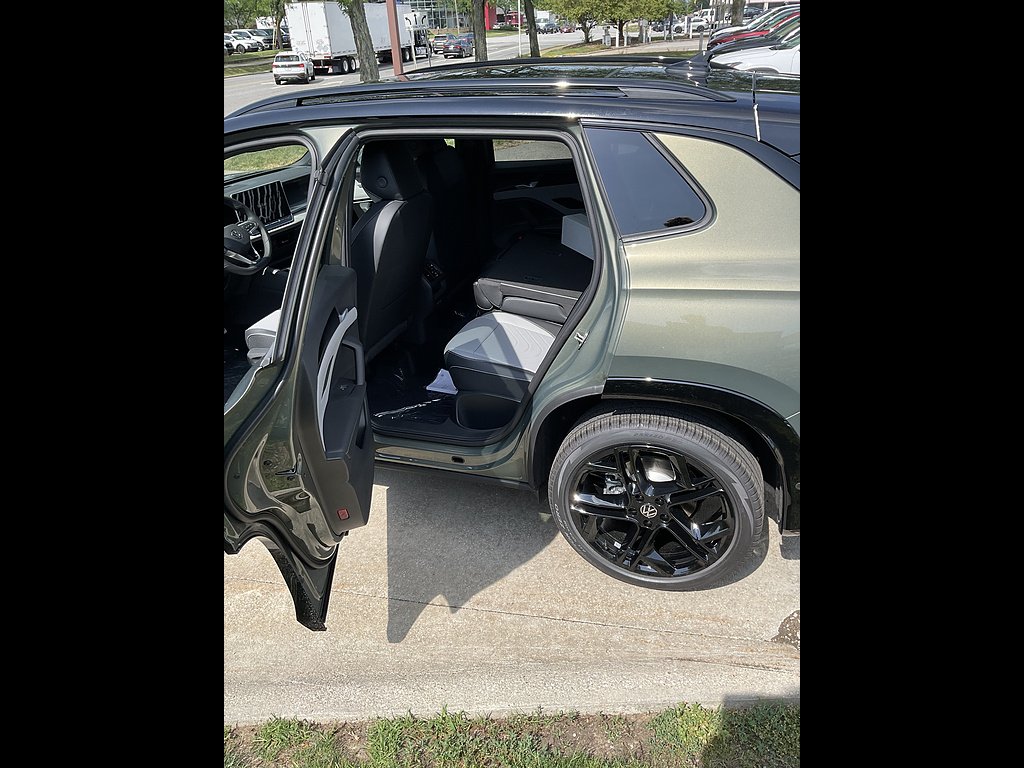 New 2026 Avocado Green w/ Deep Black Roof Volkswagen SE R-Line Black 4Motion image 6