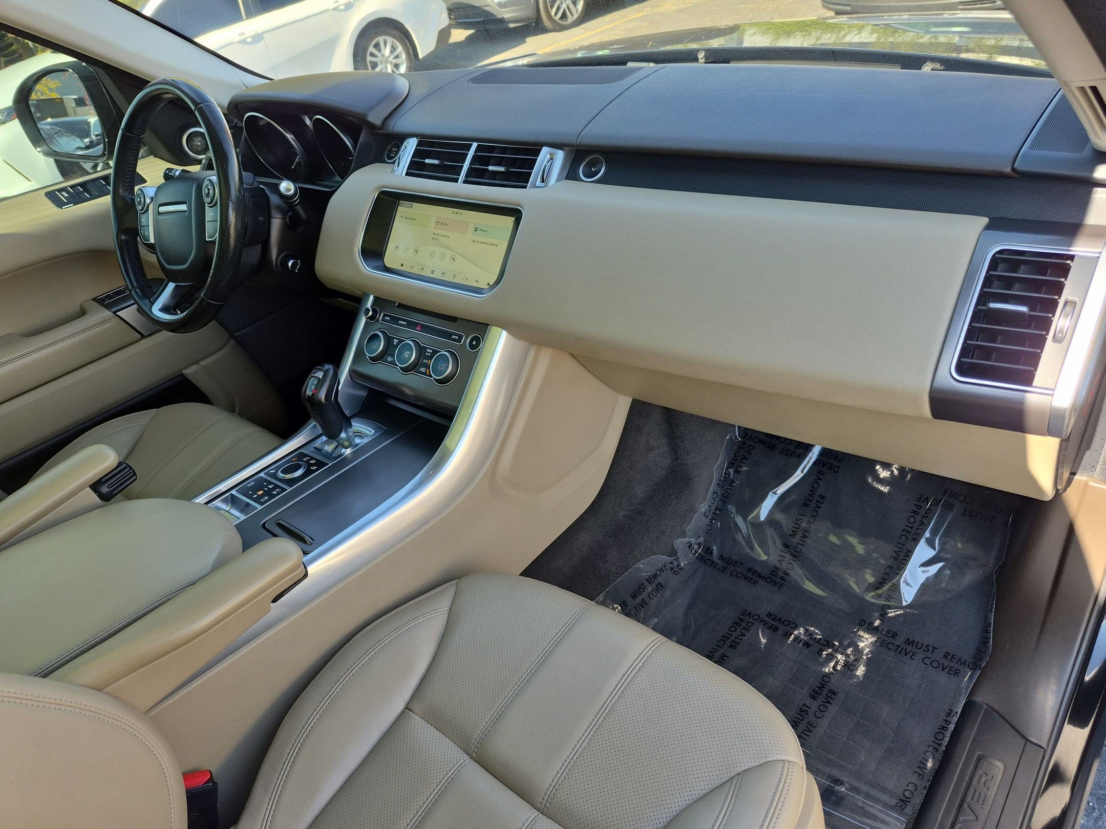 Used 2017  Land Rover SE image 31