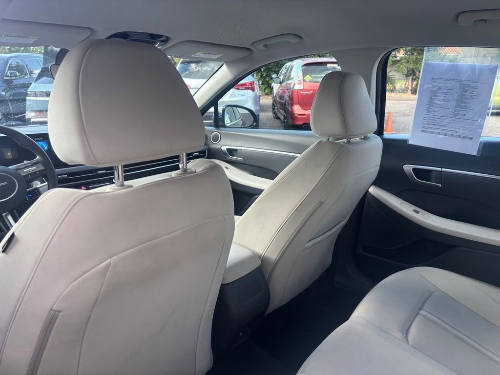 Used 2025 Black Hyundai SEL image 20