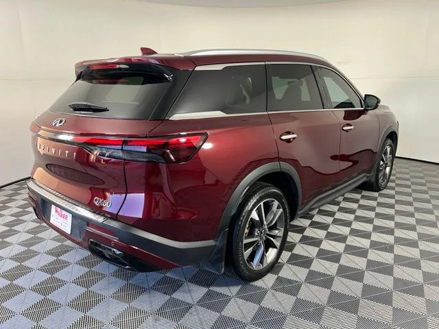 Used 2023 Red INFINITI LUXE image 7