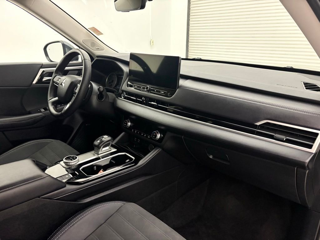 Used 2025 Gray Mitsubishi SE image 37
