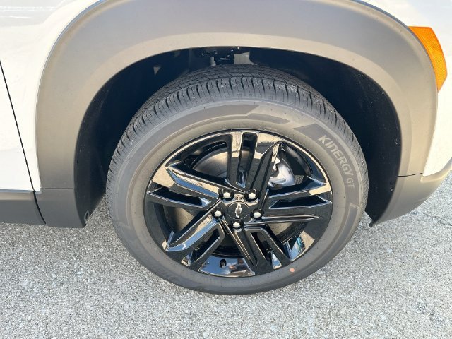 New 2026 Summit White Chevrolet LT image 48