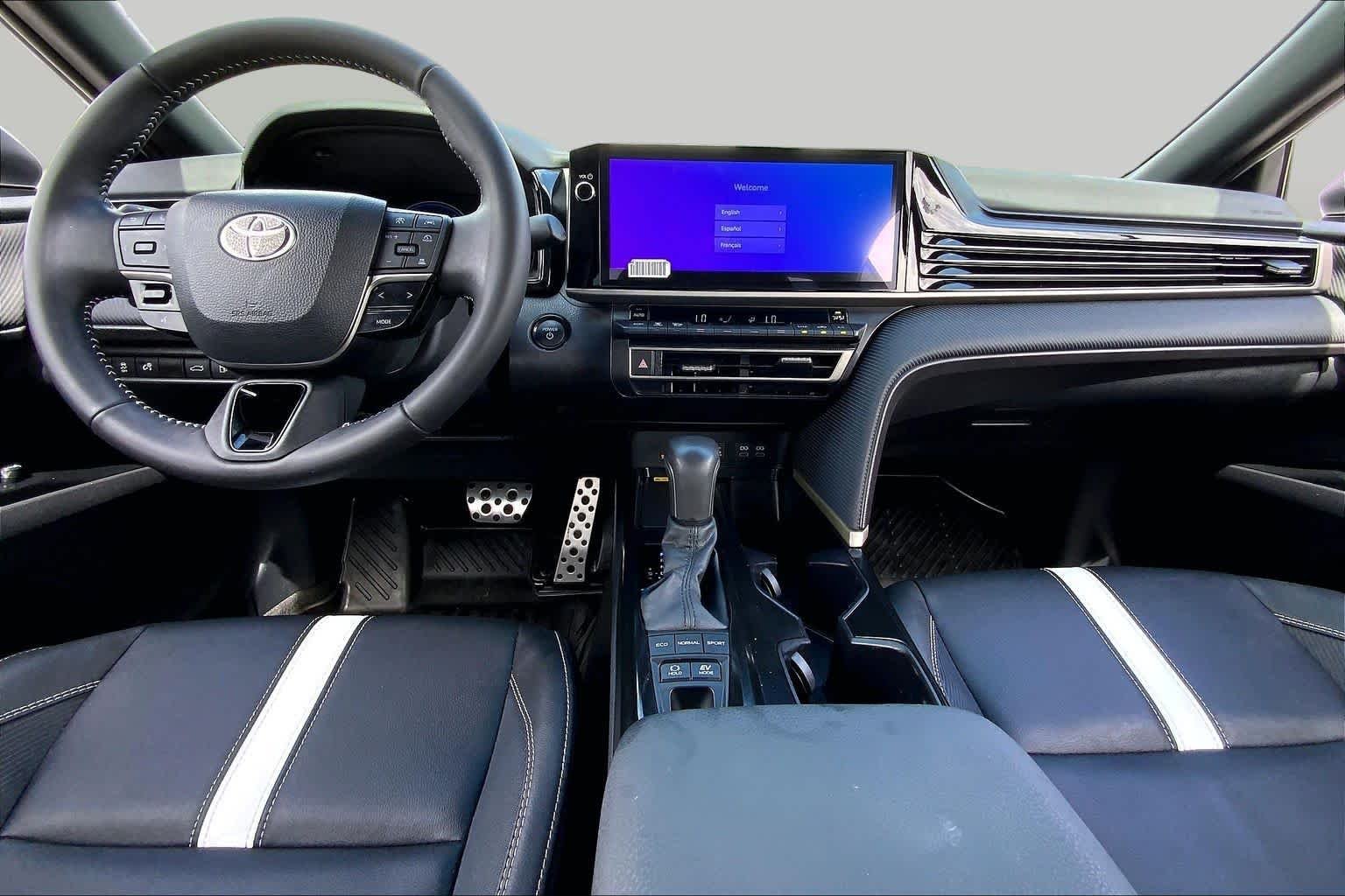 Used 2025 Ice Cap Toyota SE image 15