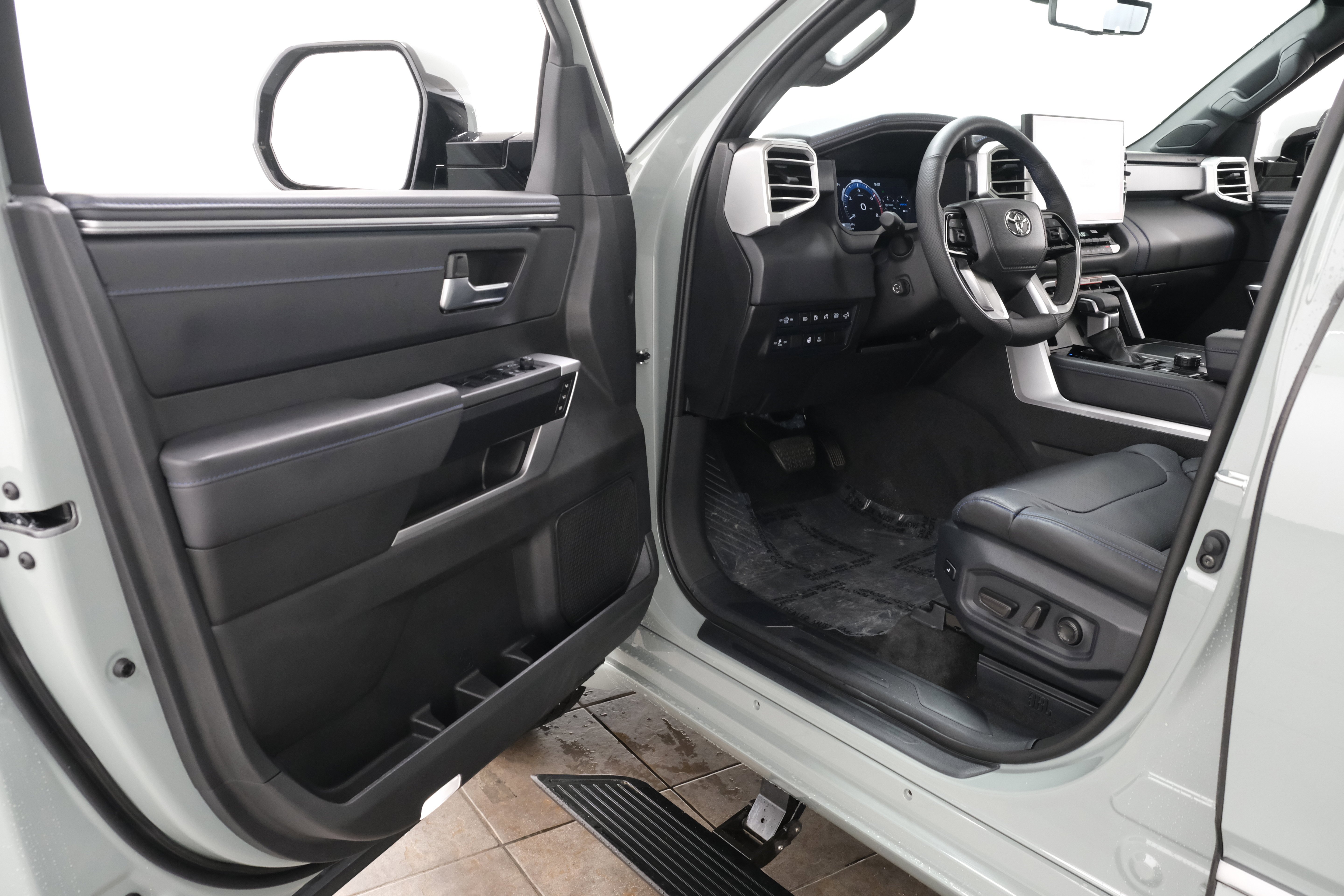 2025 Toyota Tundra Platinum - Photo 28