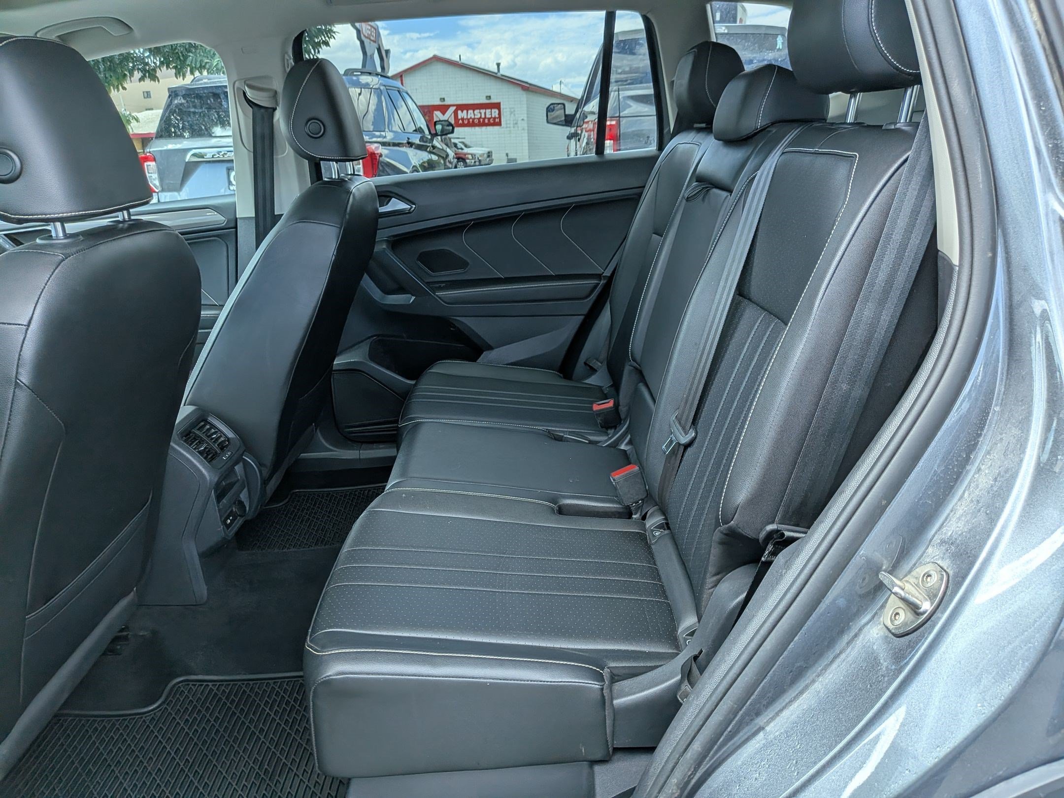 Used 2022 Platinum Gray Metallic Volkswagen SE image 28