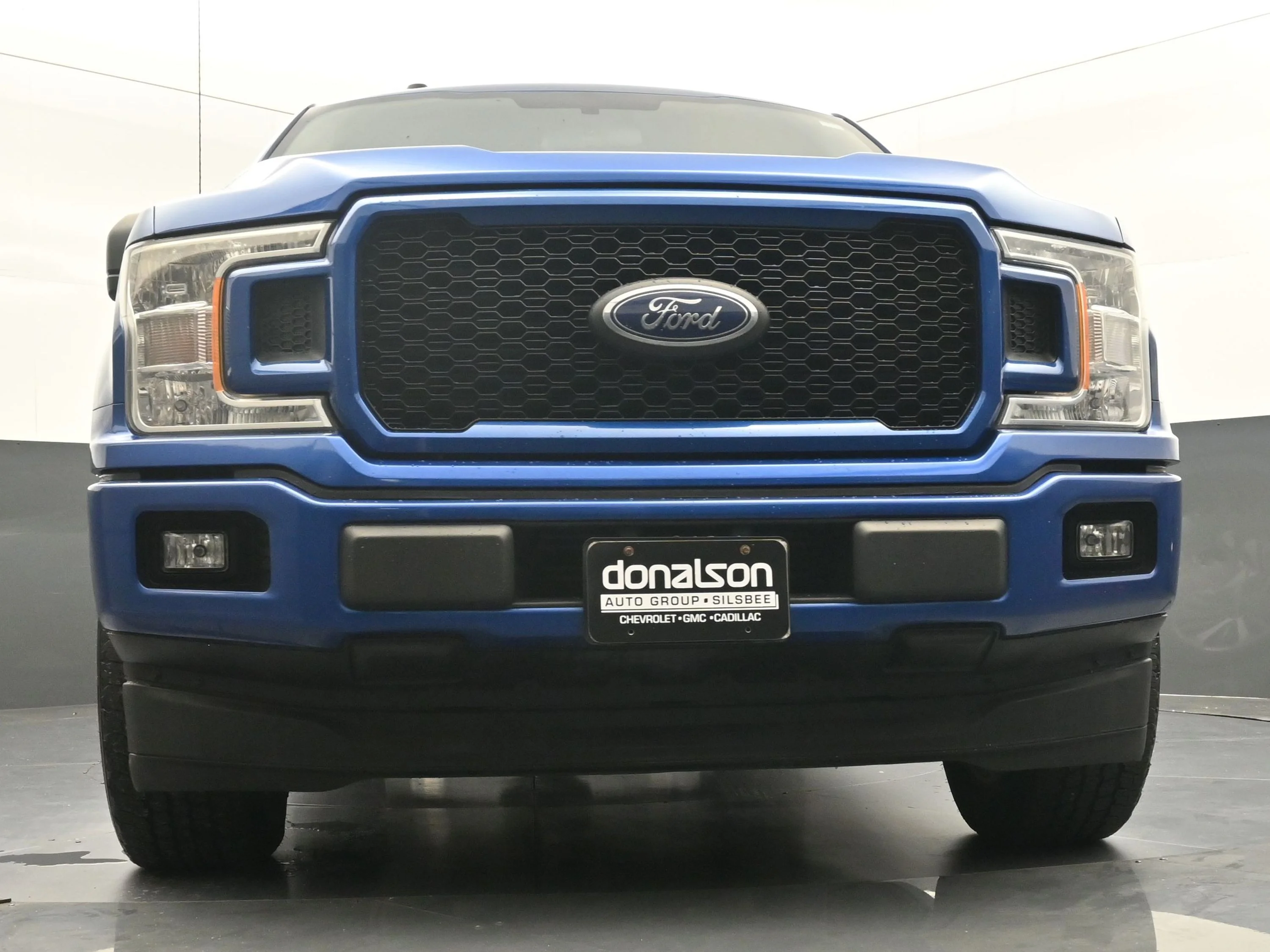 Used 2018 Blue Ford XL image 14
