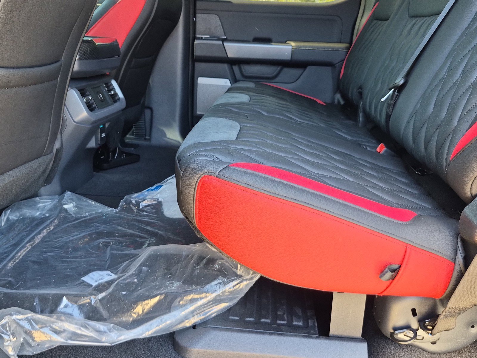 New 2026 Agate Black Metallic Ford XLT image 16