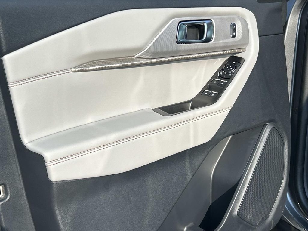 New 2026 Carbonized Gray Metallic Ford Active image 17