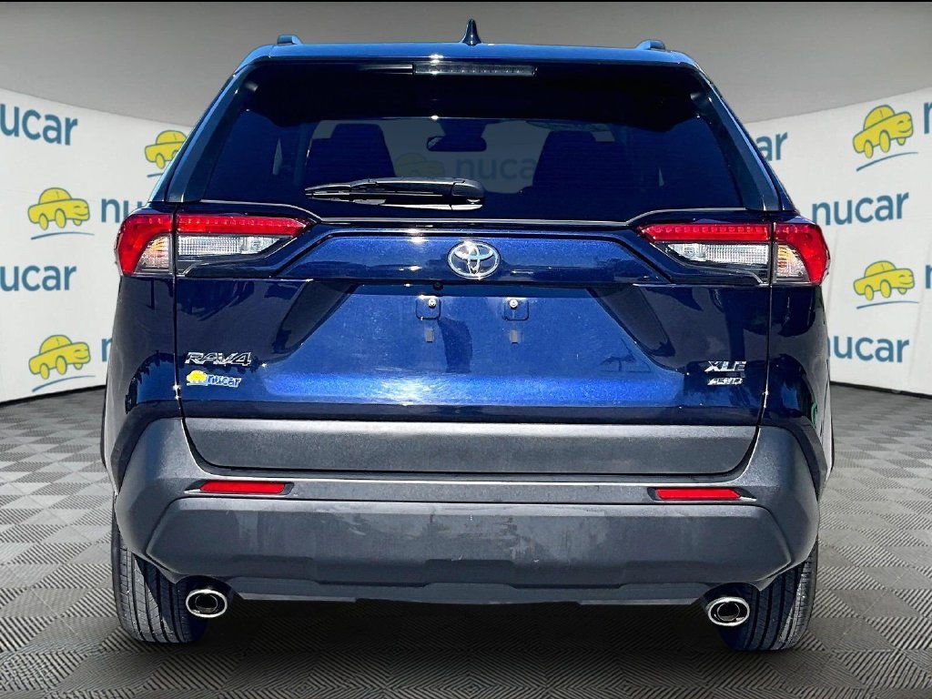 Used 2025  Toyota XLE image 5