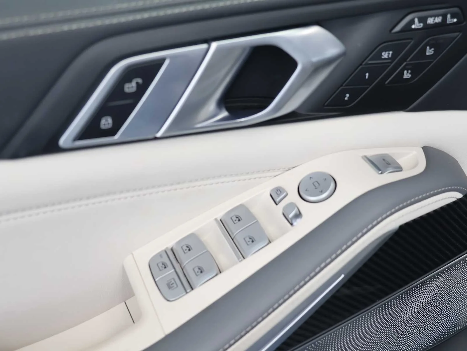 Certified Used 2025 Skyscraper Grey Metallic BMW M60i image 21
