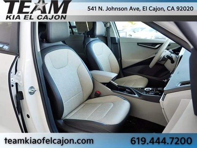 Certified Used 2023 White Kia Wave image 12