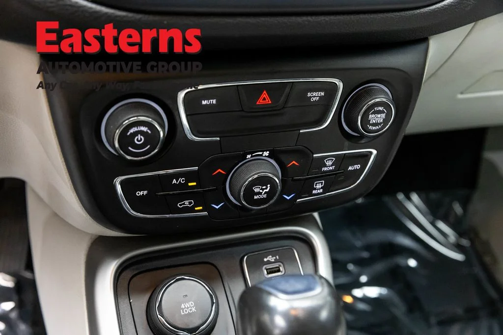 Used 2021 Green Jeep Latitude image 20