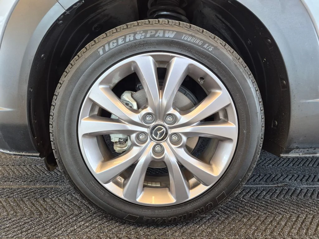 Used 2021 Silver Mazda Select image 12