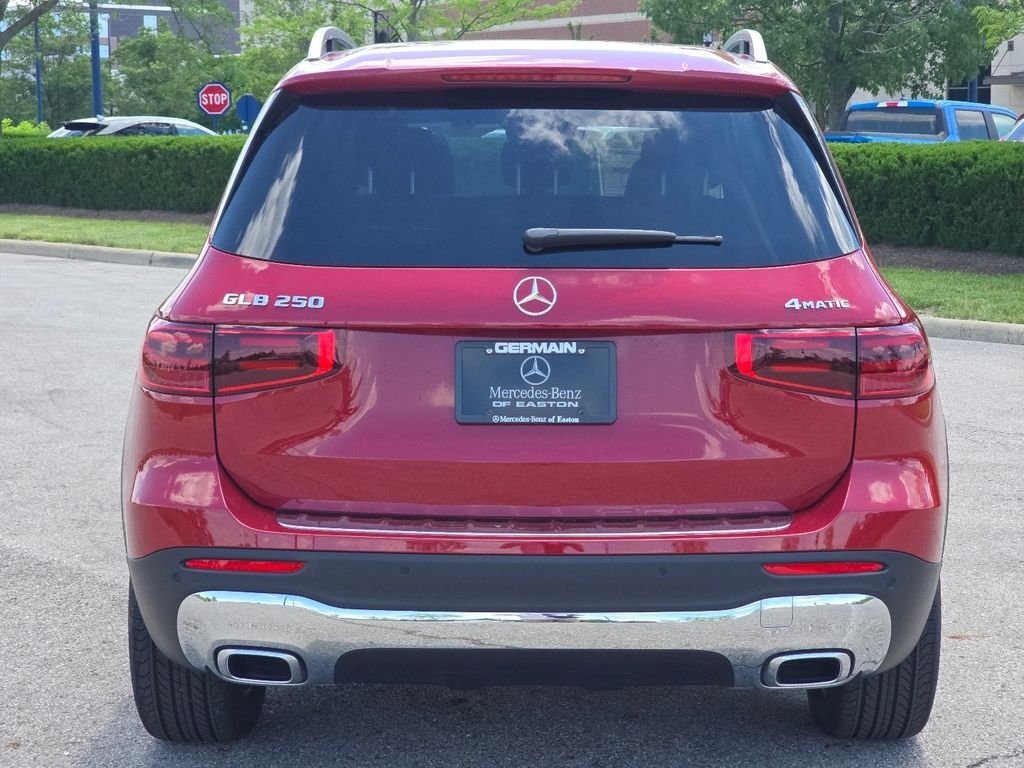 New 2026 MANUFAKTUR Patagonia Red Metallic Mercedes-Benz GLB 250 image 15