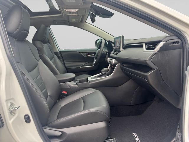 Certified Used 2023 Pearl Toyota XLE Premium image 15