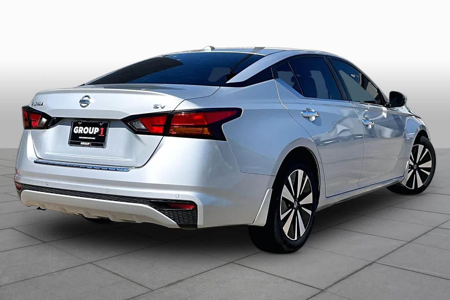 Used 2022 Brilliant Silver Metallic Nissan 2.5 SV image 13