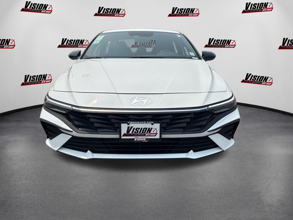 Used 2025 White Hyundai SEL Sport image 2
