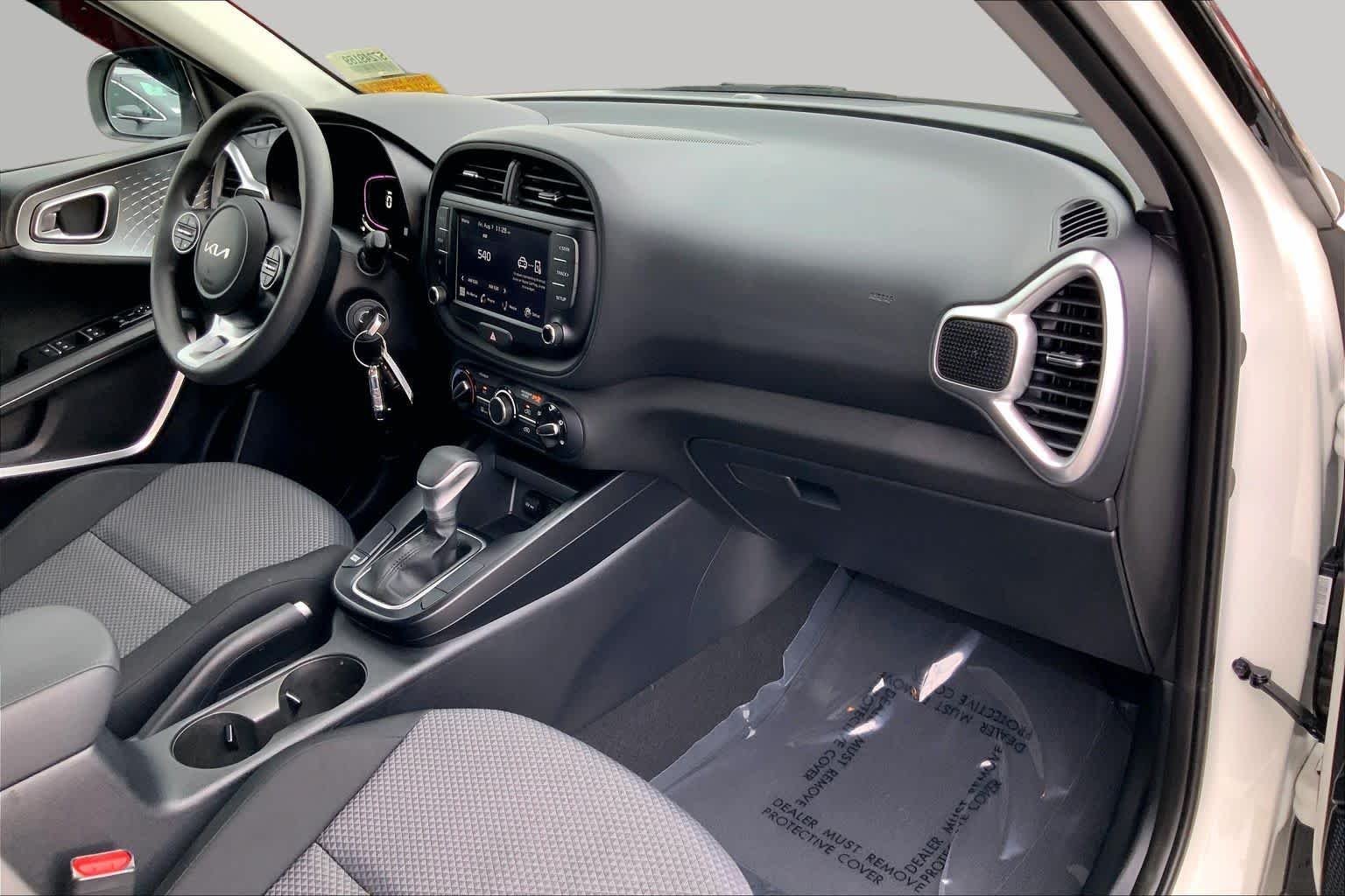 Used 2025 Snow White Pearl Kia LX image 17